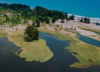 Keindahan Pantai Tiku