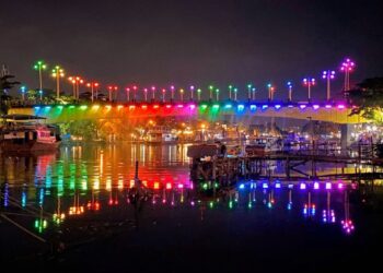 Jembatan Siti Nurbaya Disinari Lampu