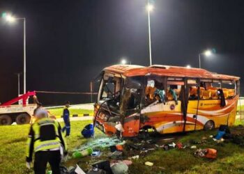 Kecelakan bus di Tol Padang-Sicincin. (Dok. Sumbarzone.com/SF