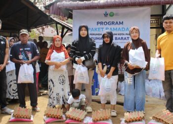 UPZ Perumda Air Minum Kota Padang dan IZI Sumatera Barat Salurkan Paket Ramadhan untuk Mustahik (Foto: IZI SUMBAR)