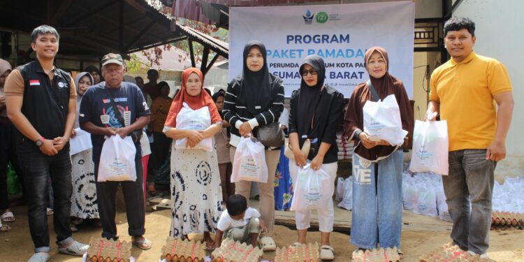 UPZ Perumda Air Minum Kota Padang dan IZI Sumatera Barat Salurkan Paket Ramadhan untuk Mustahik (Foto: IZI SUMBAR)